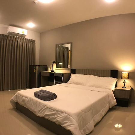 28 Place Bangkok Bagian luar foto