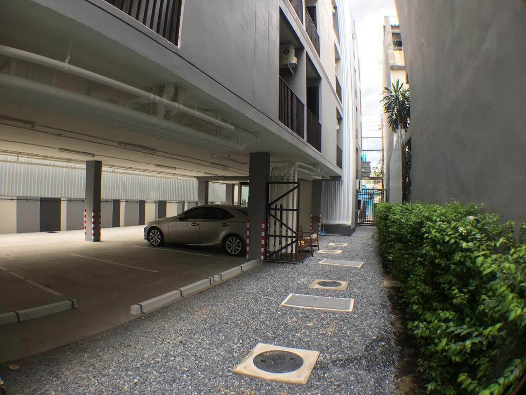 28 Place Bangkok Bagian luar foto