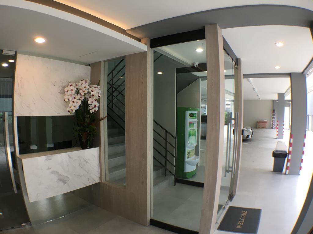 28 Place Bangkok Bagian luar foto