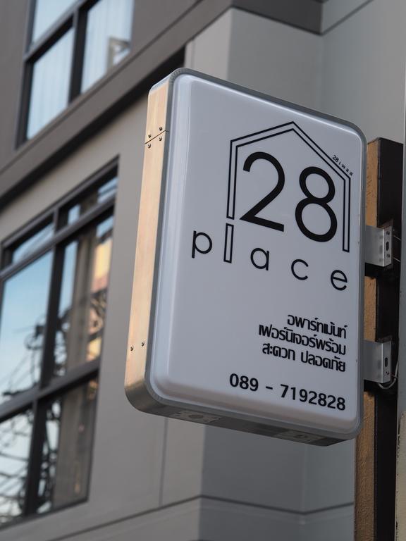 28 Place Bangkok Bagian luar foto