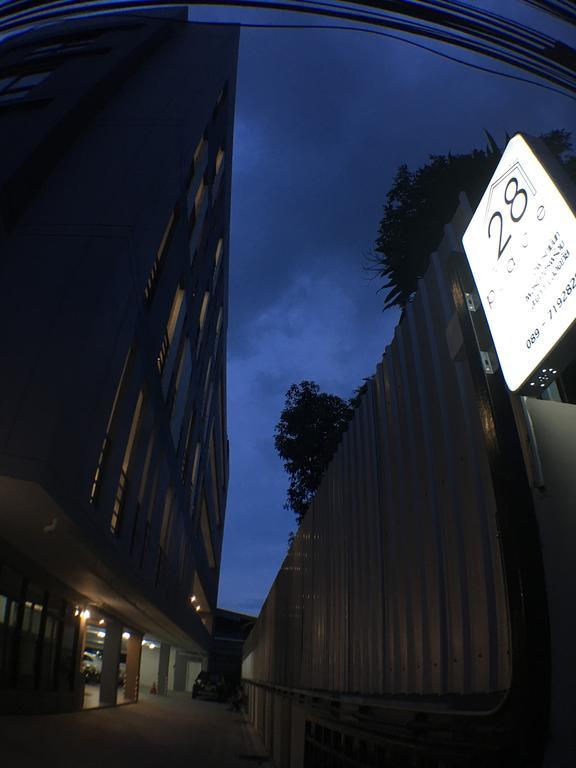 28 Place Bangkok Bagian luar foto