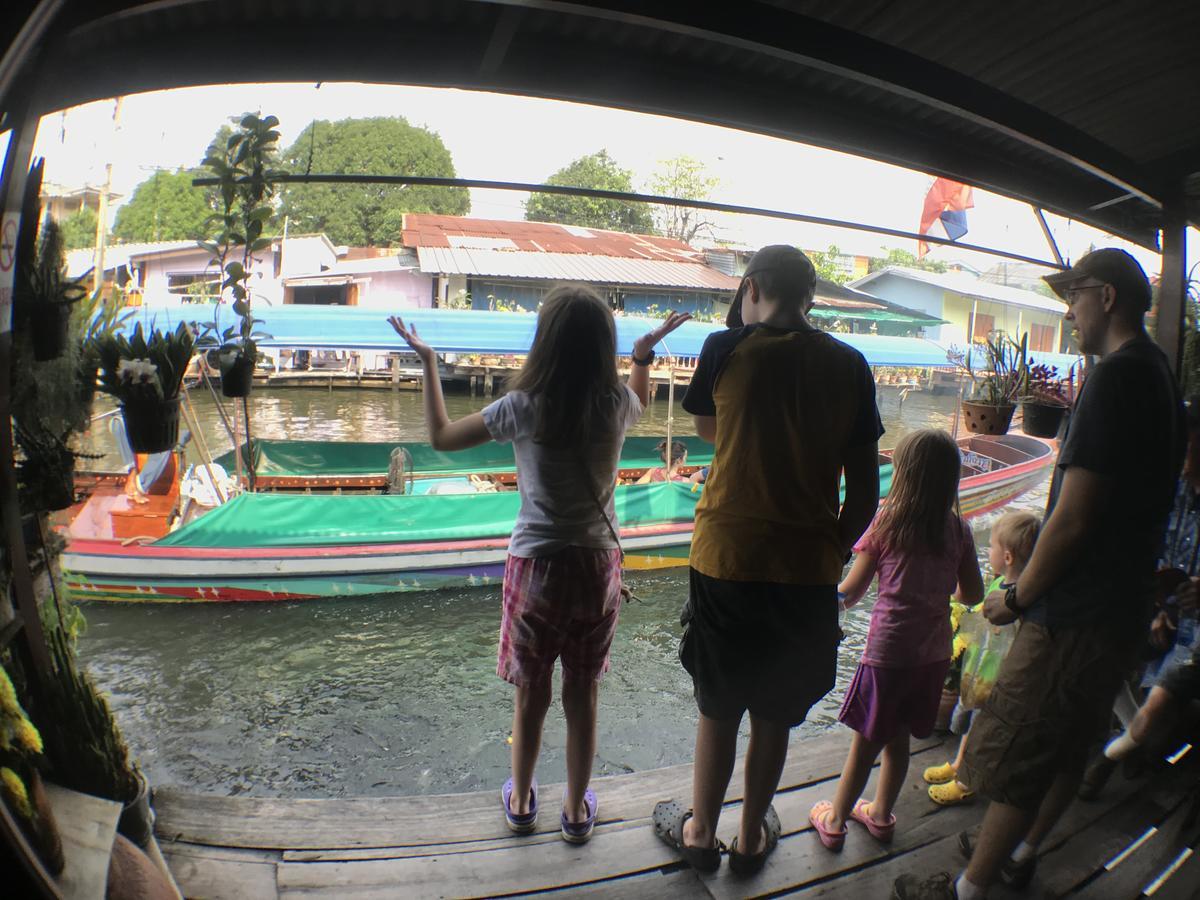 28 Place Bangkok Bagian luar foto