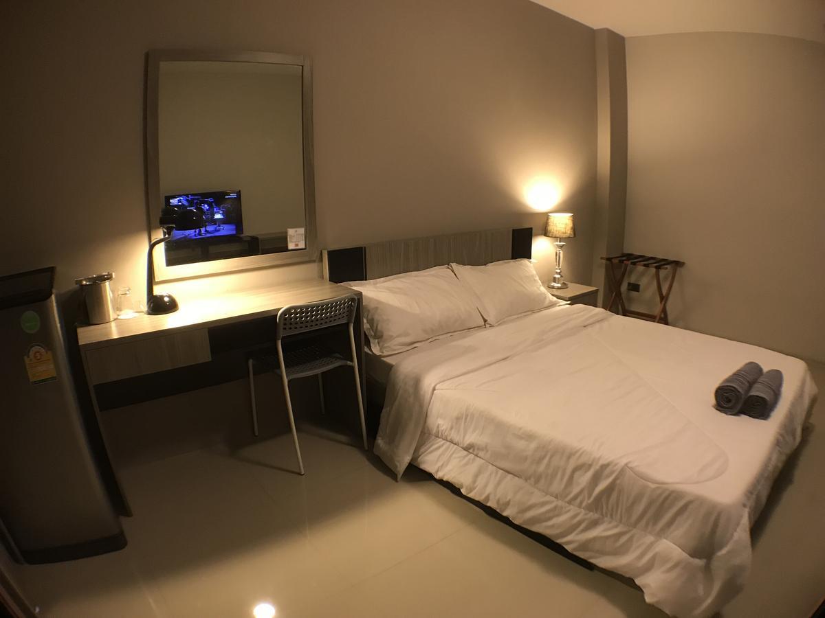 28 Place Bangkok Bagian luar foto