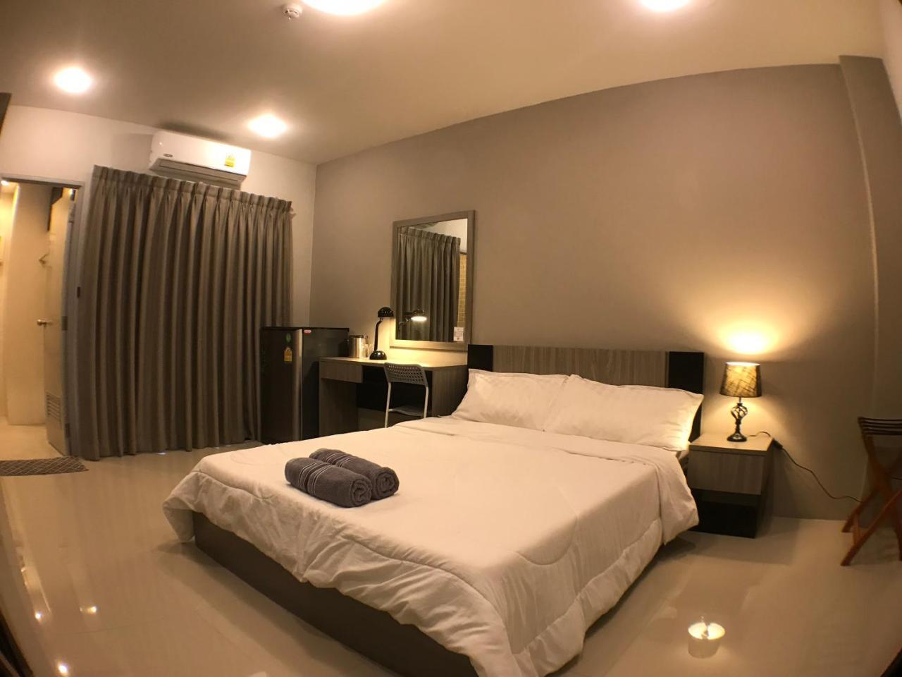28 Place Bangkok Bagian luar foto