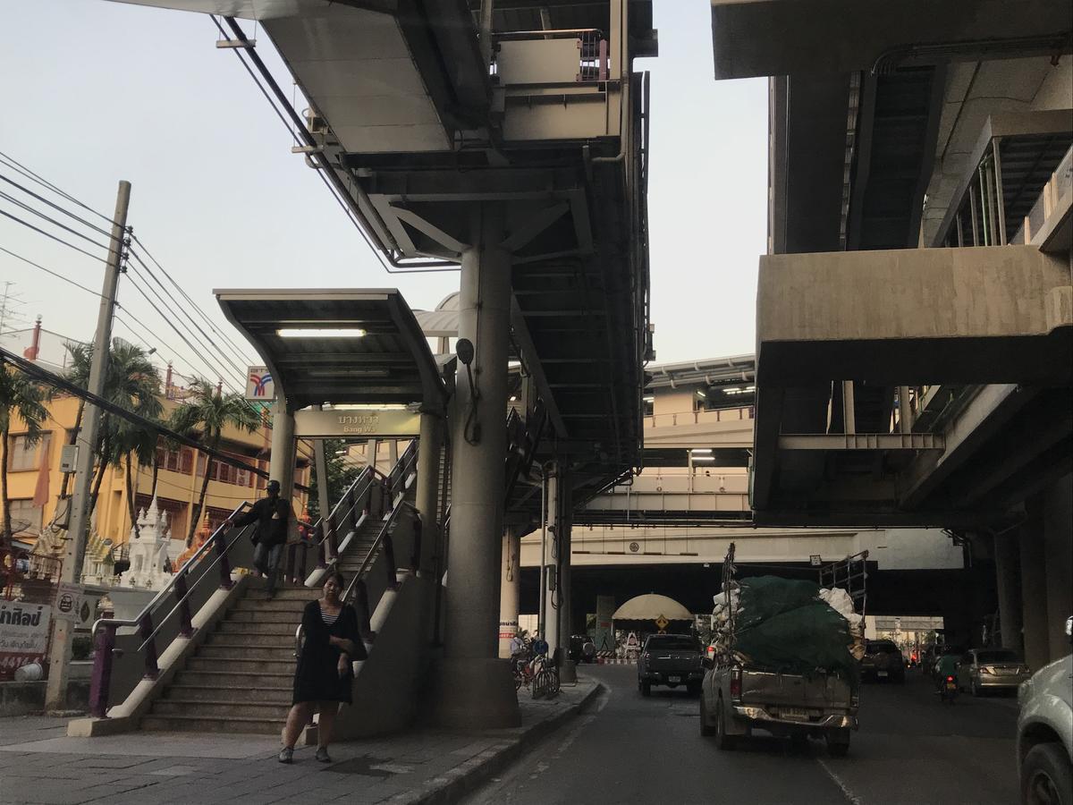 28 Place Bangkok Bagian luar foto