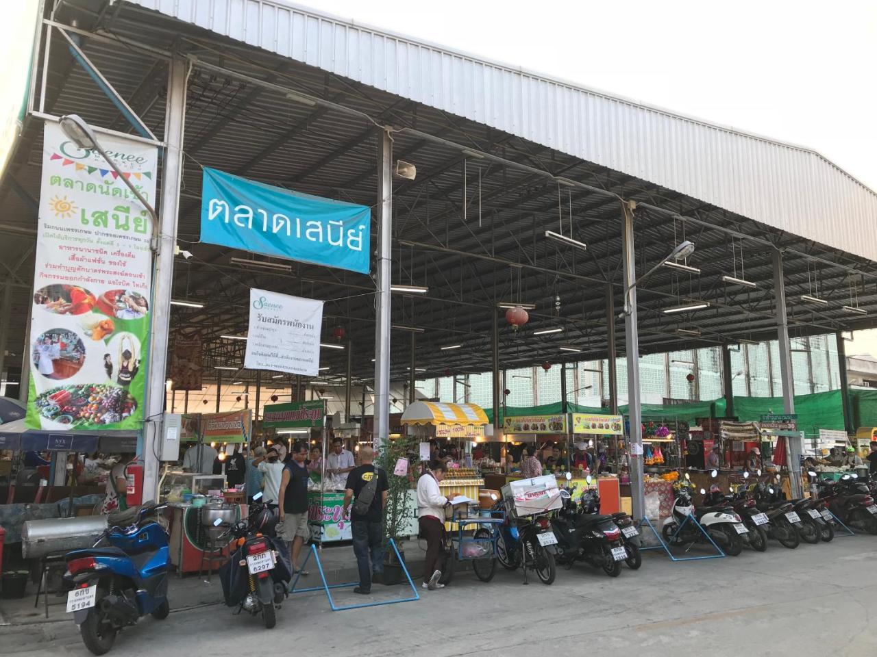 28 Place Bangkok Bagian luar foto