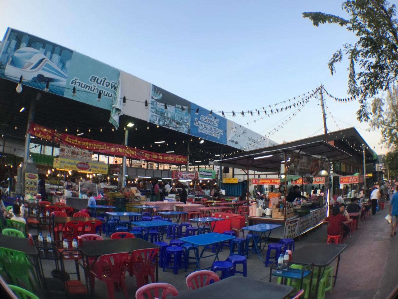 28 Place Bangkok Bagian luar foto