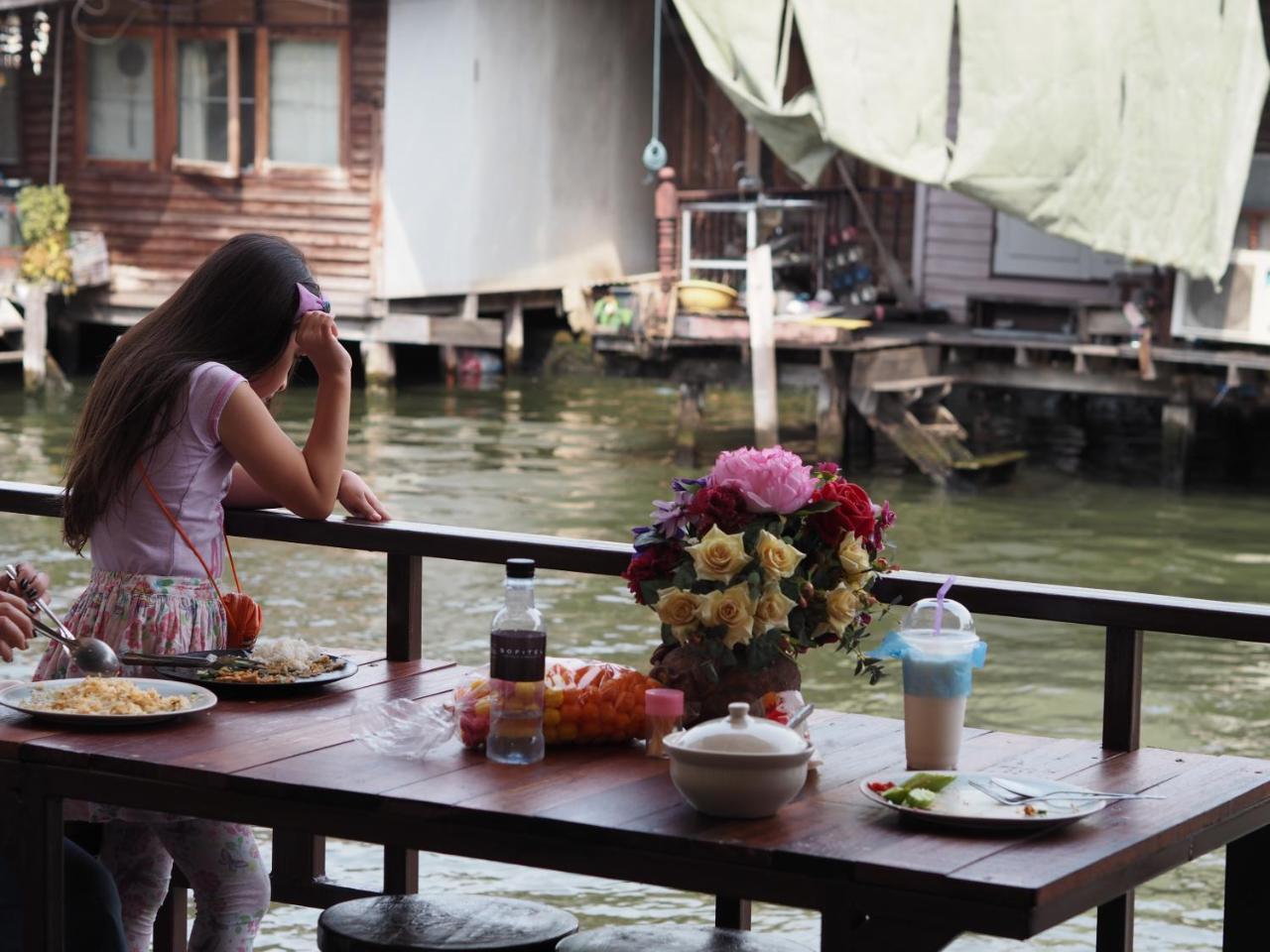 28 Place Bangkok Bagian luar foto