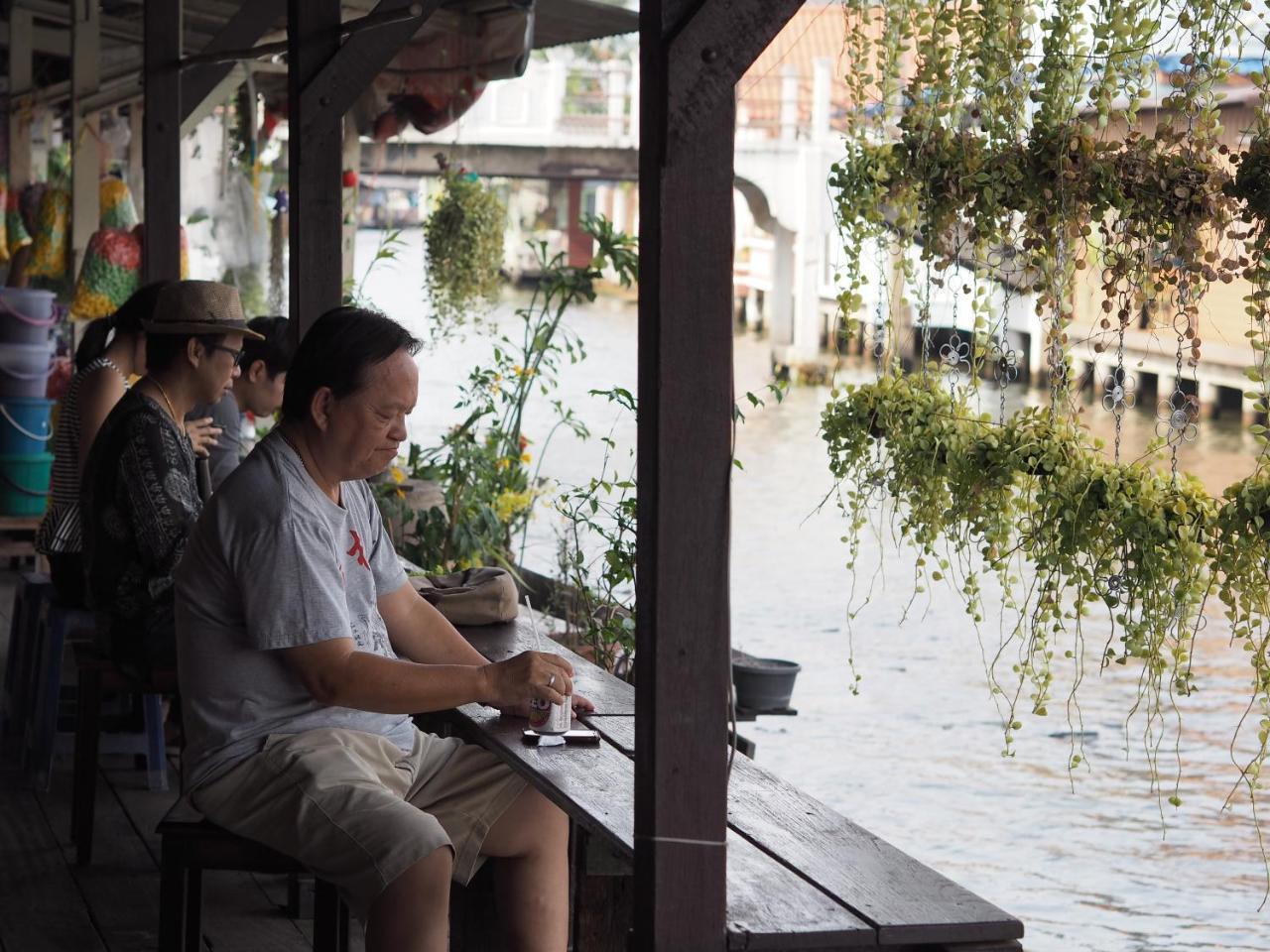 28 Place Bangkok Bagian luar foto